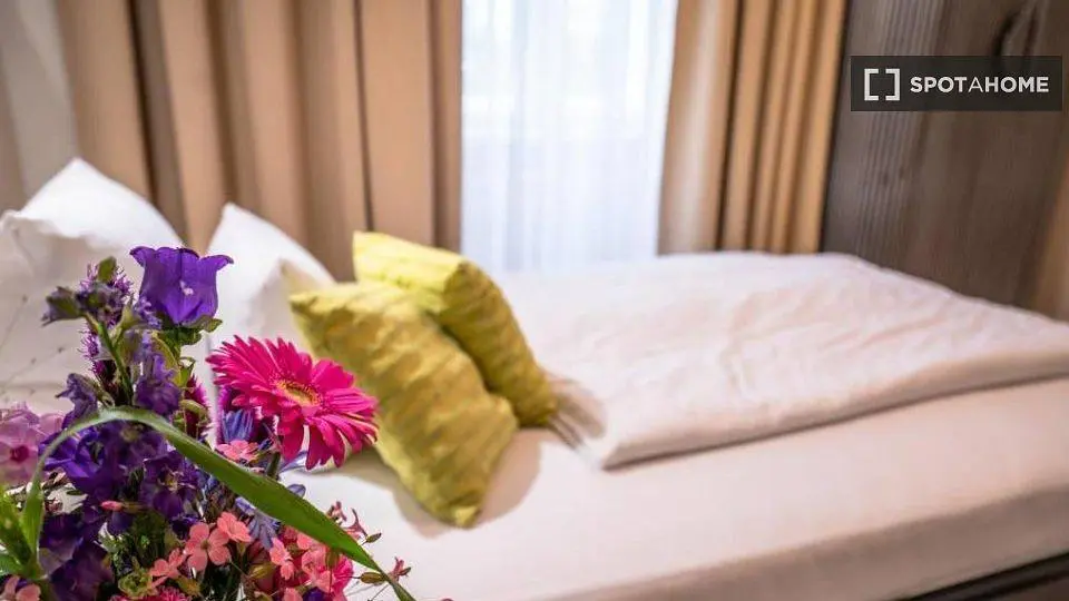 Schlafzimmer; tageslicht, moderner stil