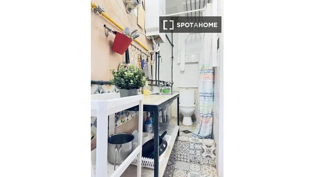 Kitchen; kitchen appliances, tile floor