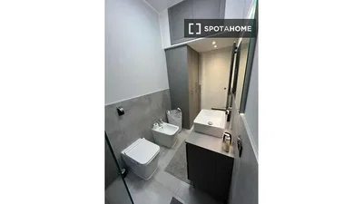 Toilette; fliesenboden, renoviert