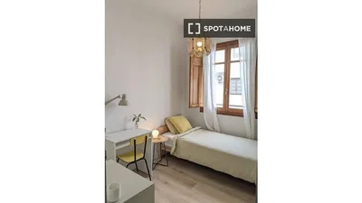 Schlafzimmer; tageslicht, holzboden