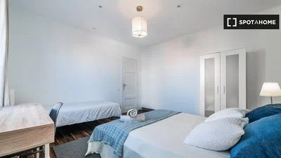 Slaapkamer; houten vloer, natuurlijk licht