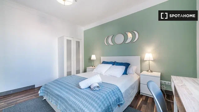 Bedroom; wood floor, natural light, modern style