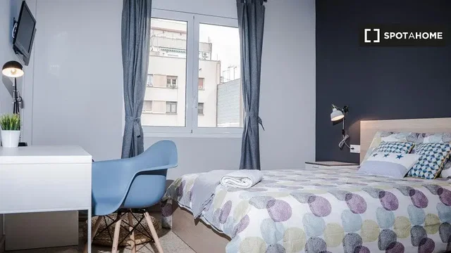 Bedroom; natural light, modern style