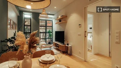 Living room; natural light, modern style, wood floor
