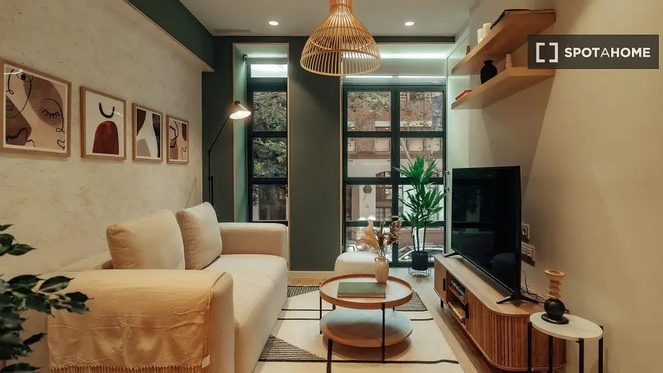 Living room; natural light, modern style, wood floor