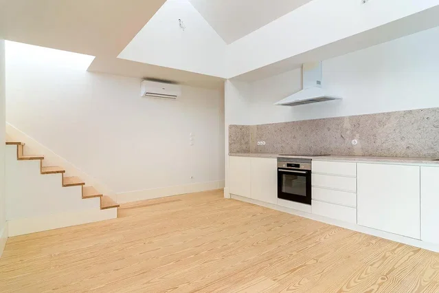 Kitchen; wood floor, kitchen appliances, natural light