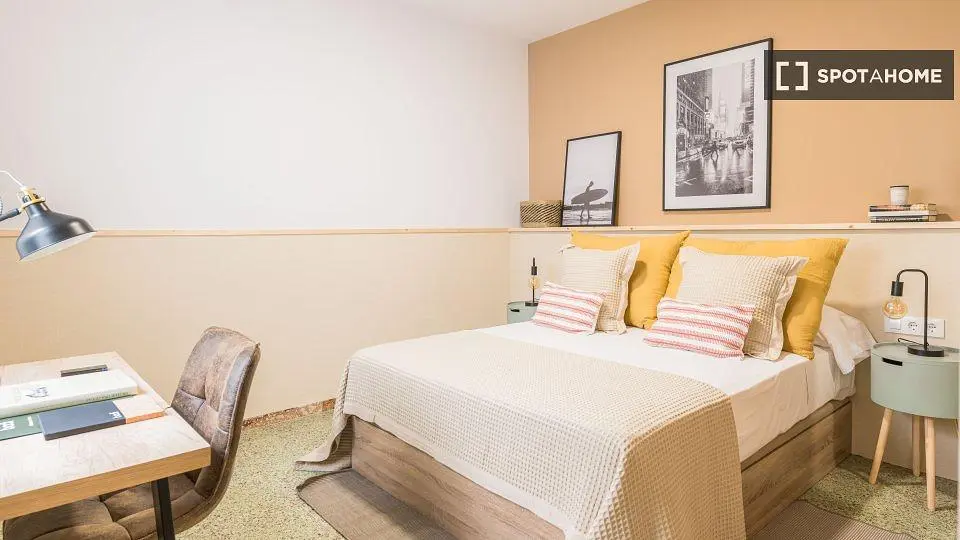 Bedroom; natural light, modern style