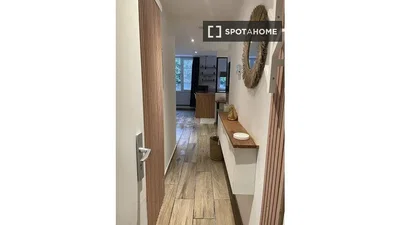 Garderobe; holzboden, tageslicht, moderner stil