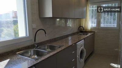 Küche; küchengeräte, tageslicht, renoviert, holzboden
