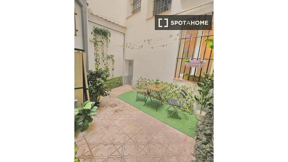 Terrasse; lumière naturelle, carrelage