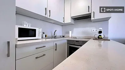 Cucina; elettrodomestici, luce naturale
