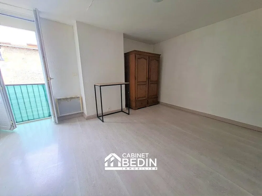 Bedroom; wood floor, natural light