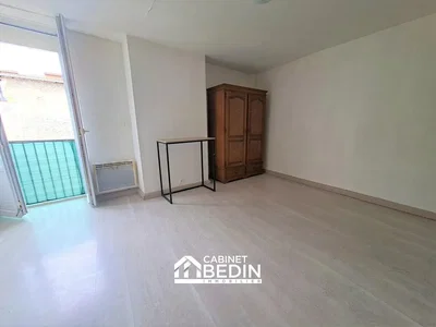 Bedroom; wood floor, natural light