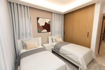 Ložnice; přirozené světlo, moderní styl, dřevěná podlaha