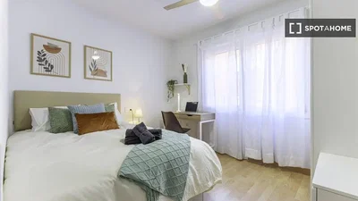Ložnice; přirozené světlo, dřevěná podlaha