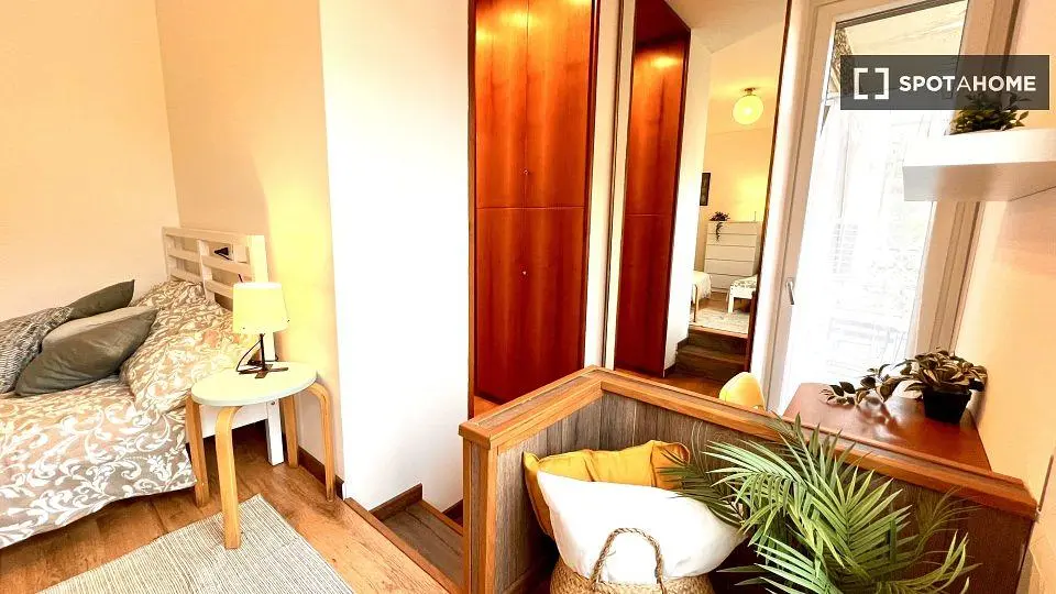Bedroom; wood floor, natural light, modern style