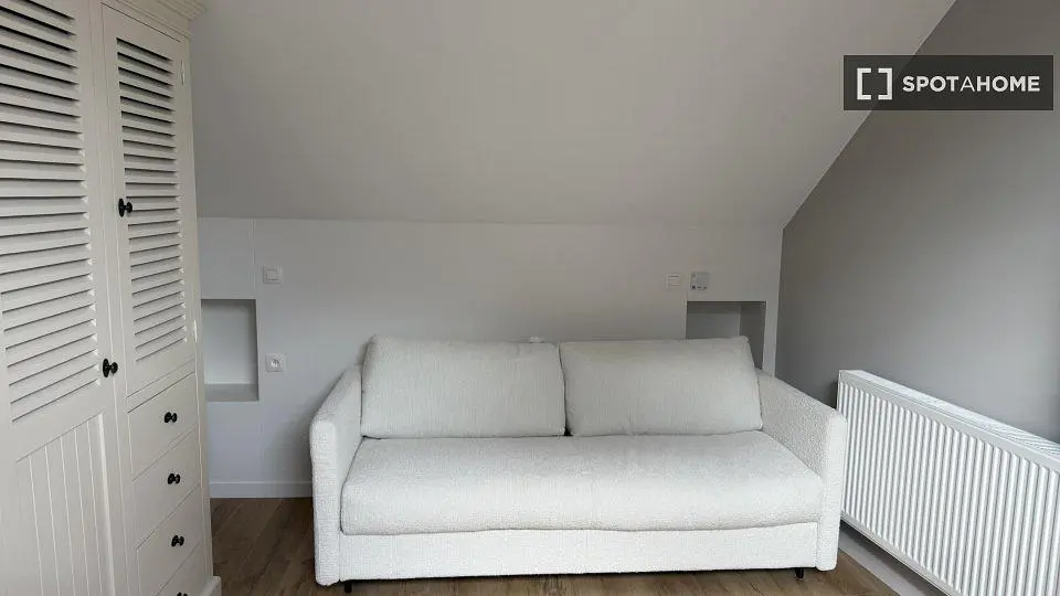 Wohnzimmer; holzboden, tageslicht