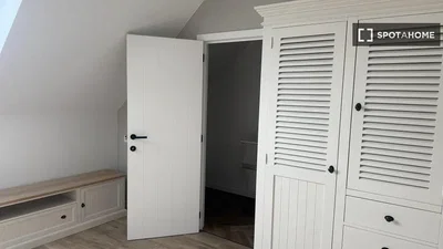 Schlafzimmer; holzboden, renoviert, tageslicht