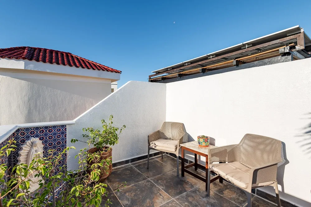 Terrasse; carrelage, lumière naturelle