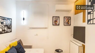 Oturma odası; modern stil, doğal ışık, ahşap kirişler