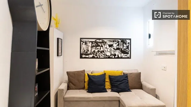 Oturma odası; modern stil, ahşap kirişler, doğal ışık