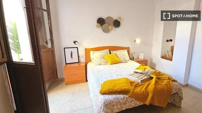 Ložnice; přirozené světlo, moderní styl