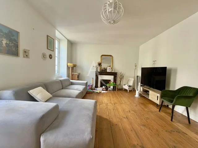 Salon; parquet, lumière naturelle