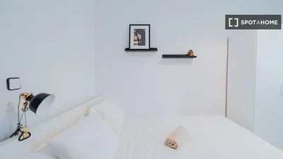 Spavaća soba; prirodno svjetlo, moderni stil