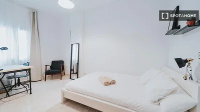 Spavaća soba; prirodno svjetlo, moderni stil