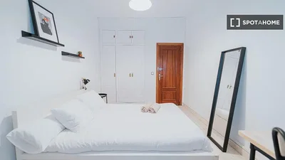 Spavaća soba; prirodno svjetlo, moderni stil
