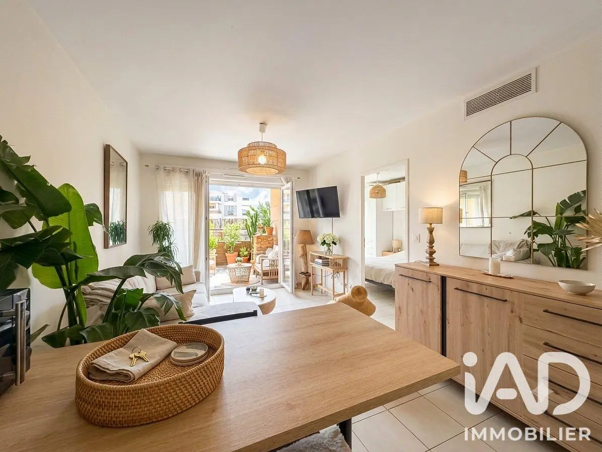 Soggiorno; luce naturale, stile moderno, pavimento in legno, pavimento in piastrelle