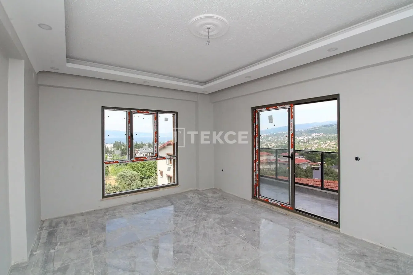 Sala de estar; chão de azulejo, vista, luz natural