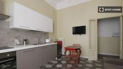 Cuisine; électroménager, carrelage, lumière naturelle