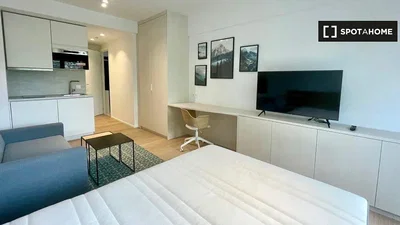 Camera da letto; luce naturale, stile moderno, elettrodomestici