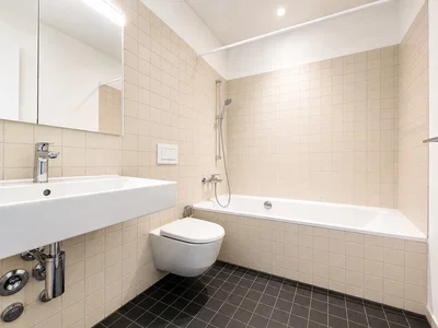Toilettes; carrelage, lumière naturelle, rénové