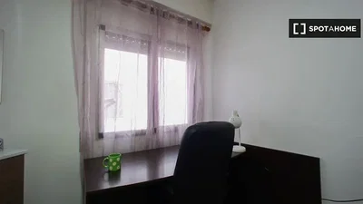 Dětský pokoj; přirozené světlo, dřevěná podlaha