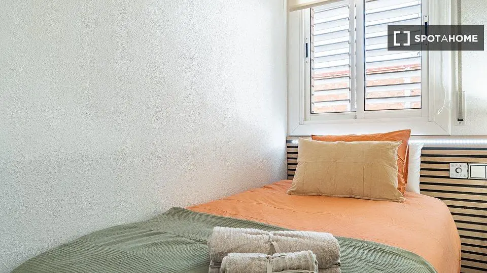 Schlafzimmer; tageslicht, moderner stil