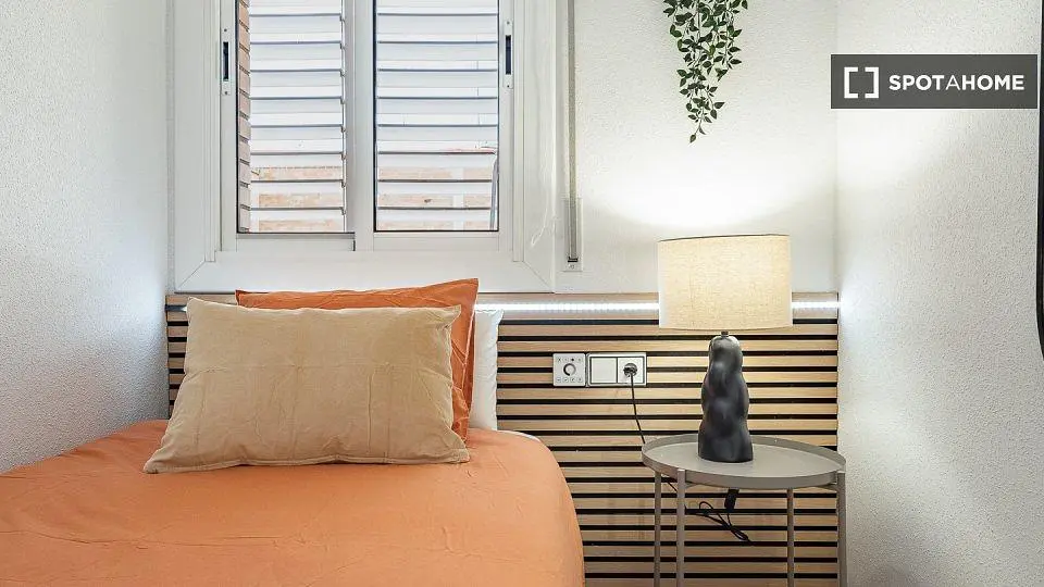 Schlafzimmer; tageslicht, moderner stil