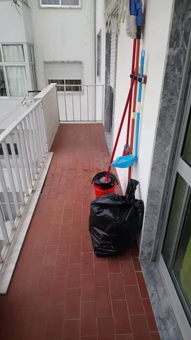 Balkon; podłoga z płytek