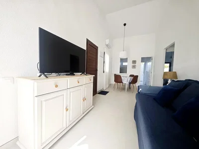 Wohnzimmer; tageslicht, fliesenboden