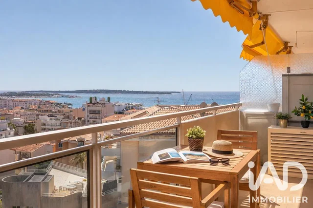 Balcony; view, natural light