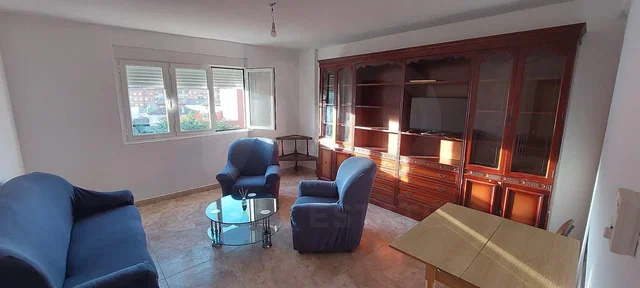 Дневна соба; природно светло, плочице