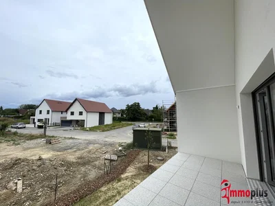 Terrazza; pavimento in piastrelle, luce naturale