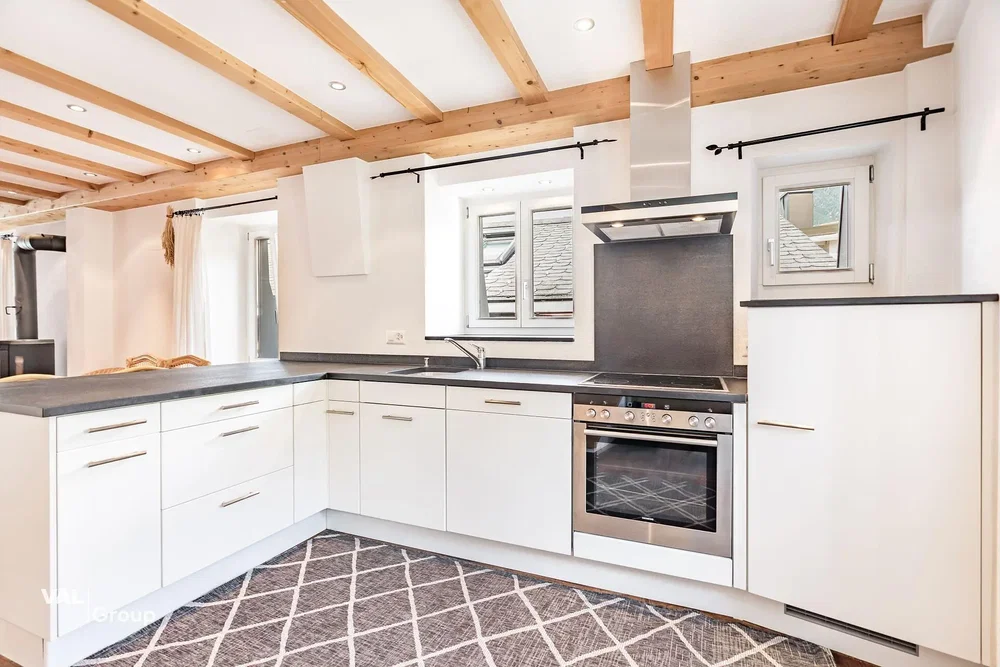 Küche; küchengeräte, holzbalken, tageslicht, moderner stil, renoviert