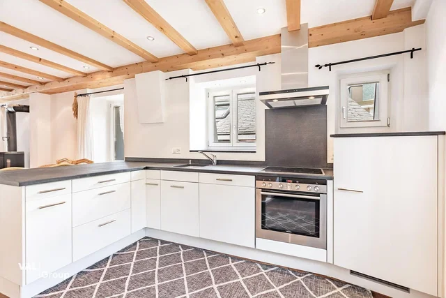Küche; küchengeräte, holzbalken, tageslicht, moderner stil, renoviert