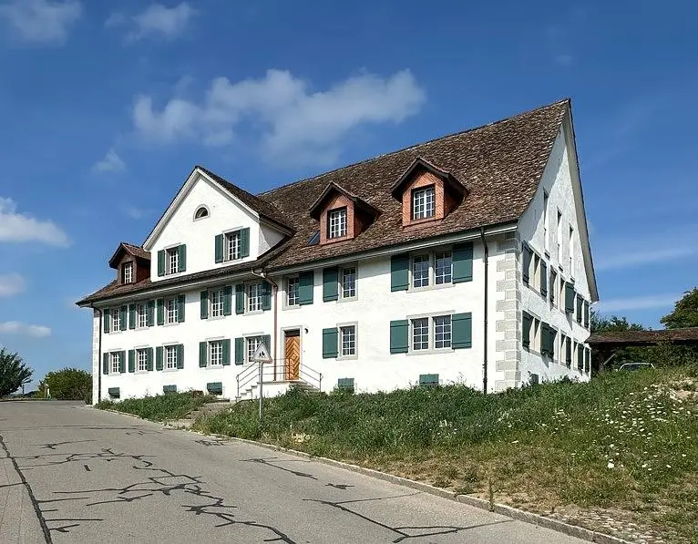 Dům a okolí