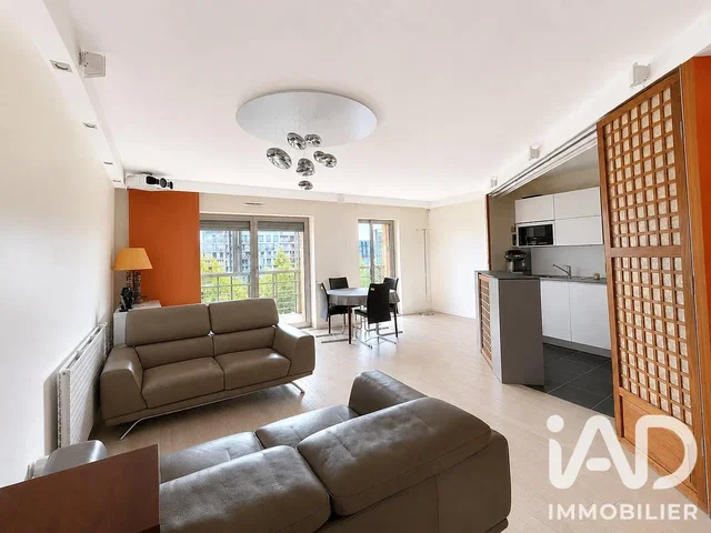 Woonkamer; natuurlijk licht, houten vloer