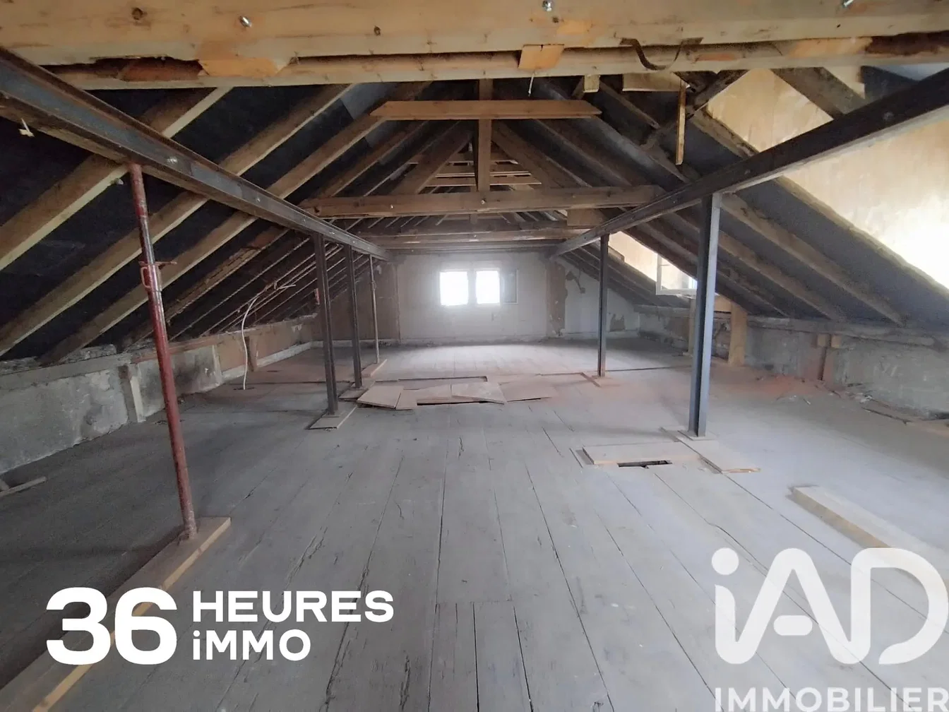 Podrum; drvene grede, potrebna renovacija, prirodno svjetlo