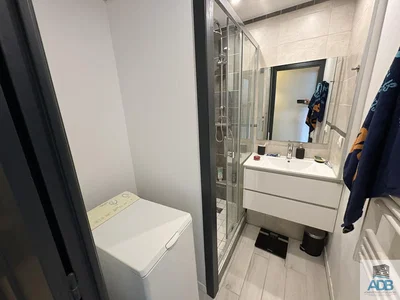 Toalet; pločice, renoviran, prirodno svjetlo