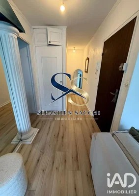 Salon; parquet, lumière naturelle